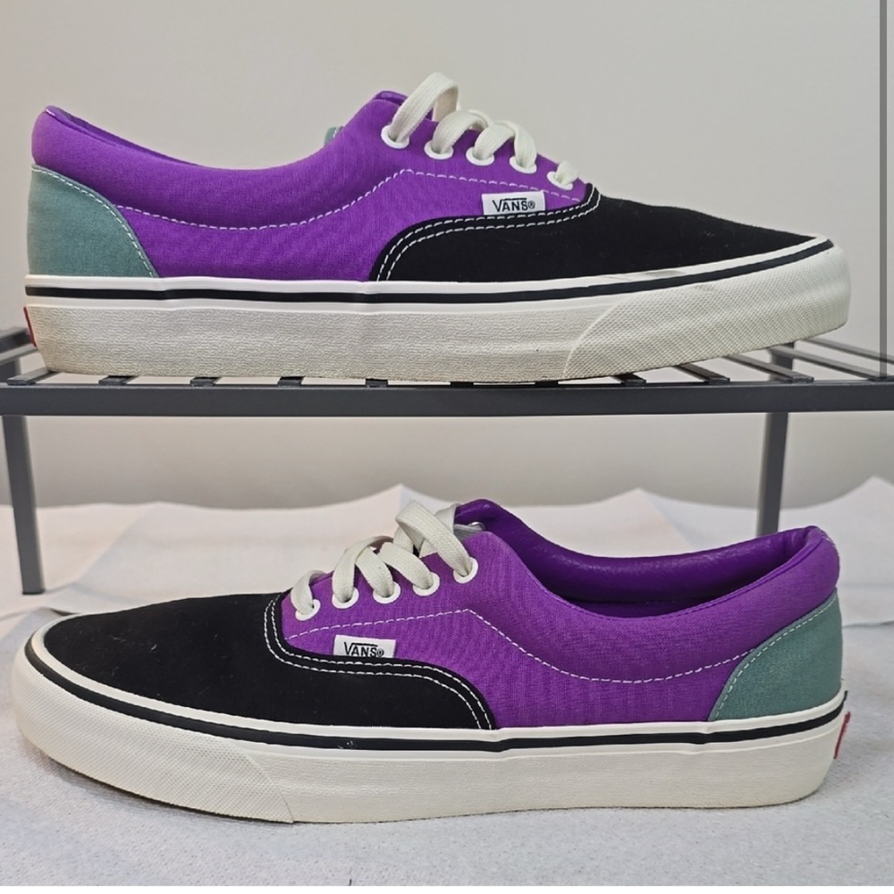 VANS Era SF Sneaker (Men’s Size: 11 or Wonen’s Size: 12.5) EUC